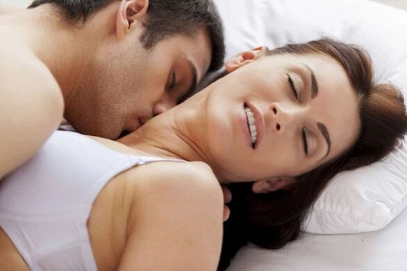 intimiteti dhe shkarkimi tek një mashkull kur zgjohet